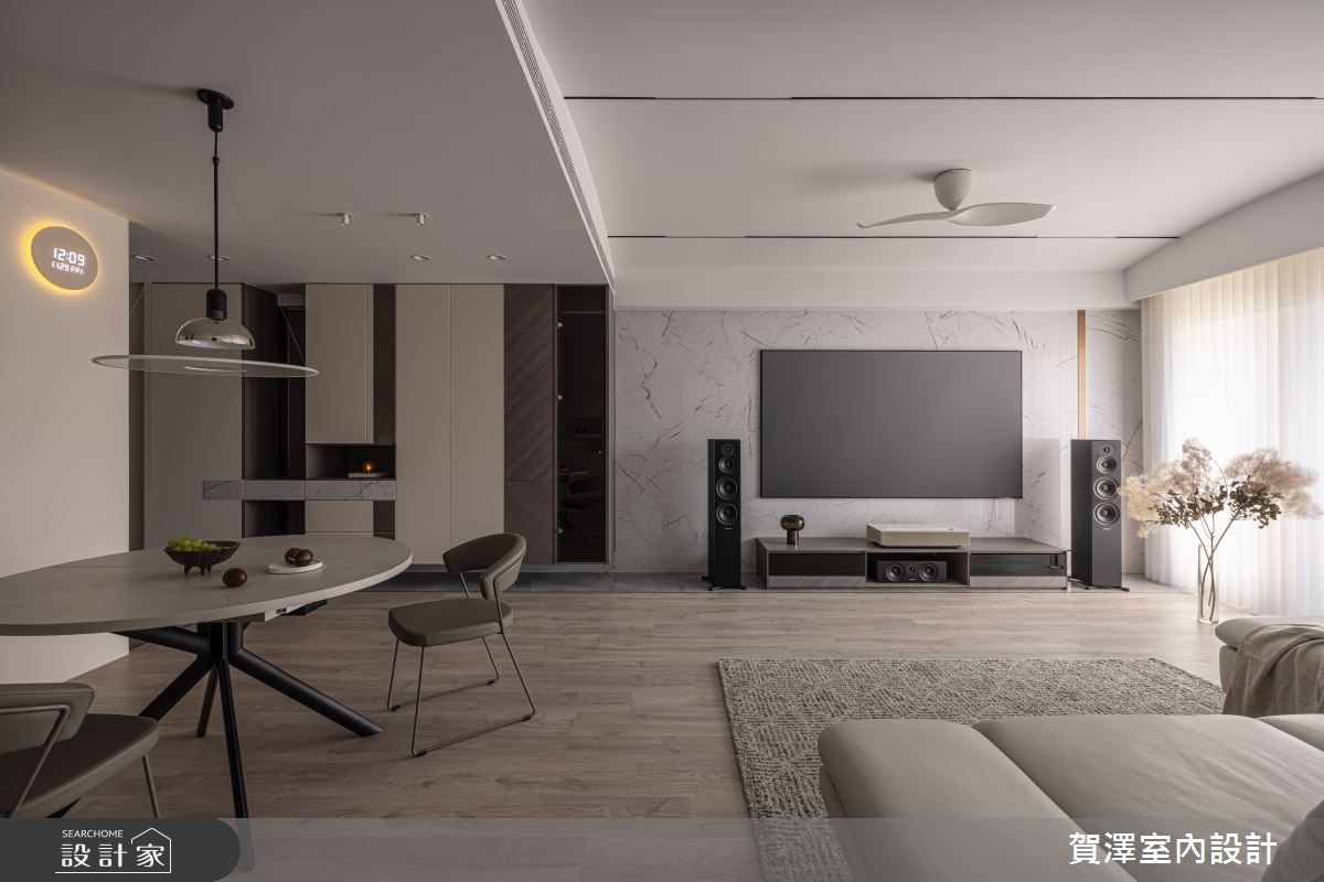 弧形線條X細膩質感，勾勒出一家美好的生活模樣！屋主許願的玄關落塵區、...