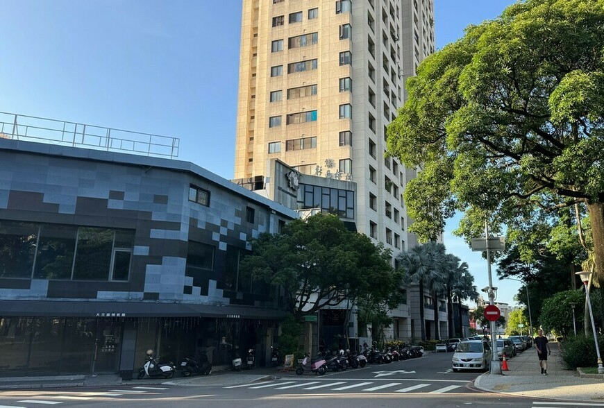 房仲服務費戰火再起！網友嗆「不想付就自己談」掀兩派論戰 | M傳媒