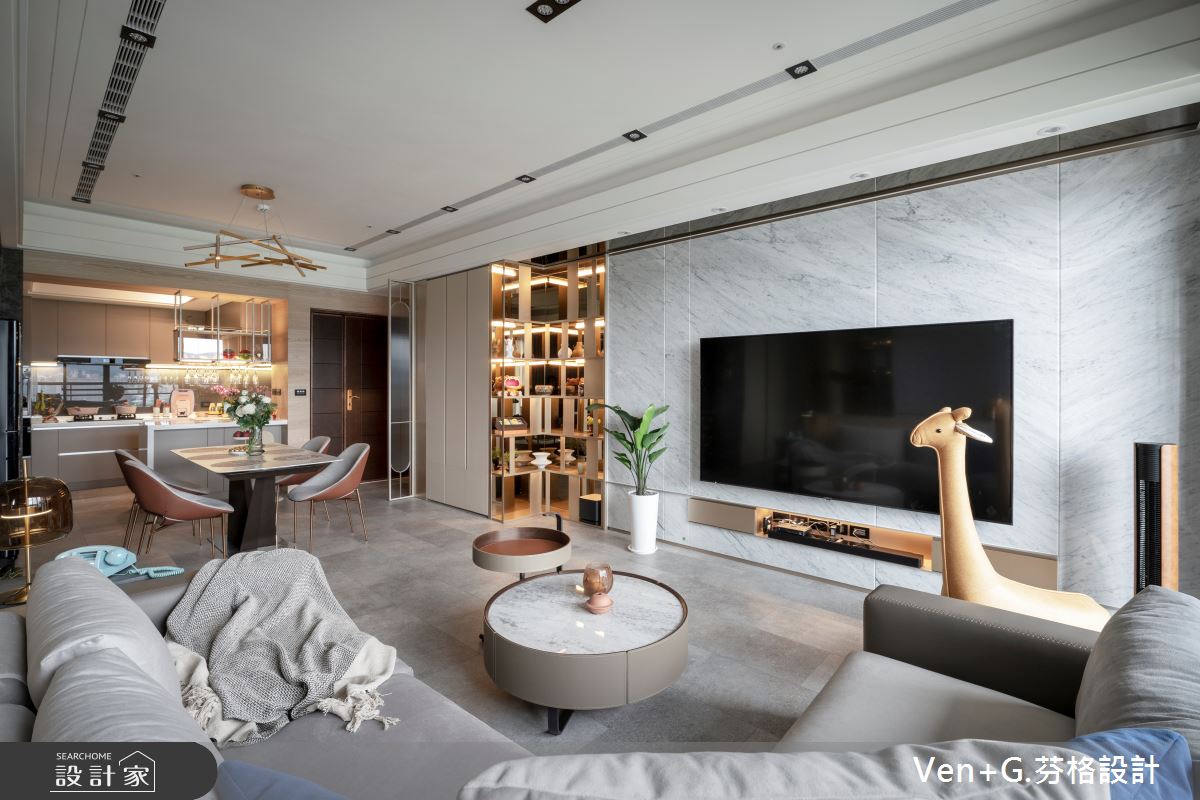 入住現代輕奢時尚宅！穿透性櫃體延伸家的尺度，中島吧檯創造療癒團聚時光