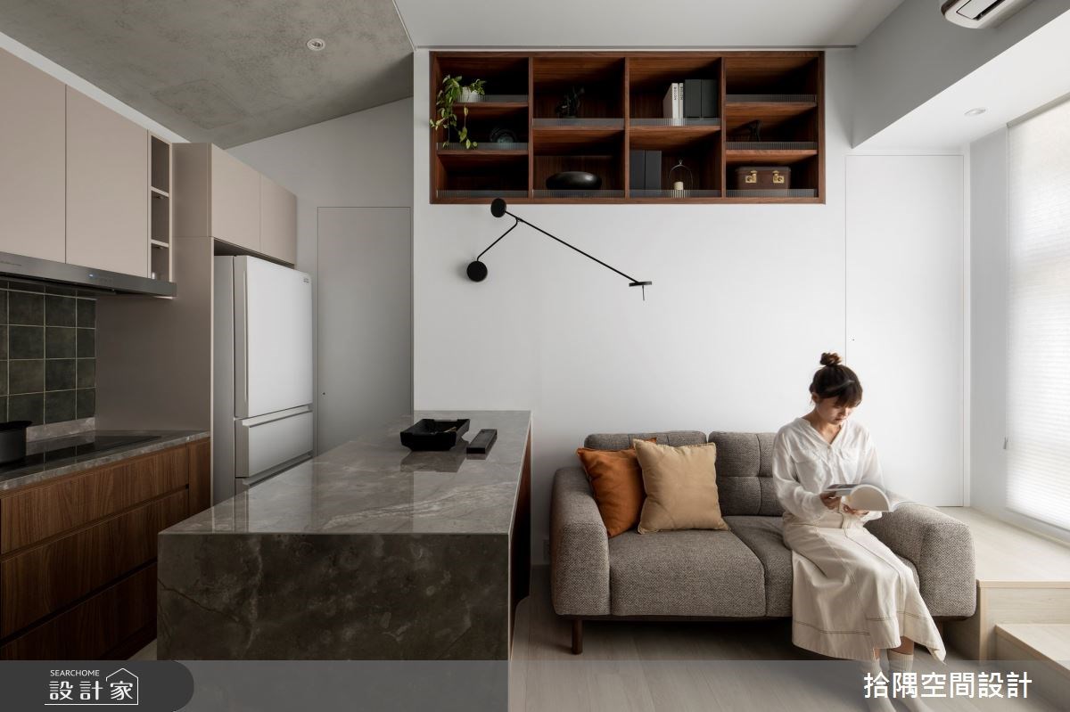 13 坪竟有超大中島和獨立更衣間！超乎想像的簡約風小宅，收納和質感一次...