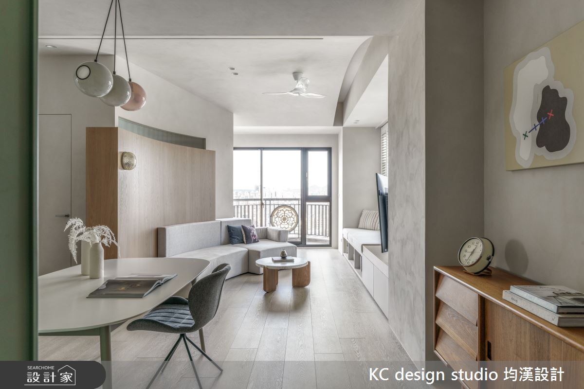 誰說空間方正才好用！客廳翻轉45度角，讓親友聚會更舒適