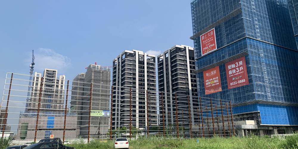 民眾排隊「搶房」 台灣房市燒過頭？