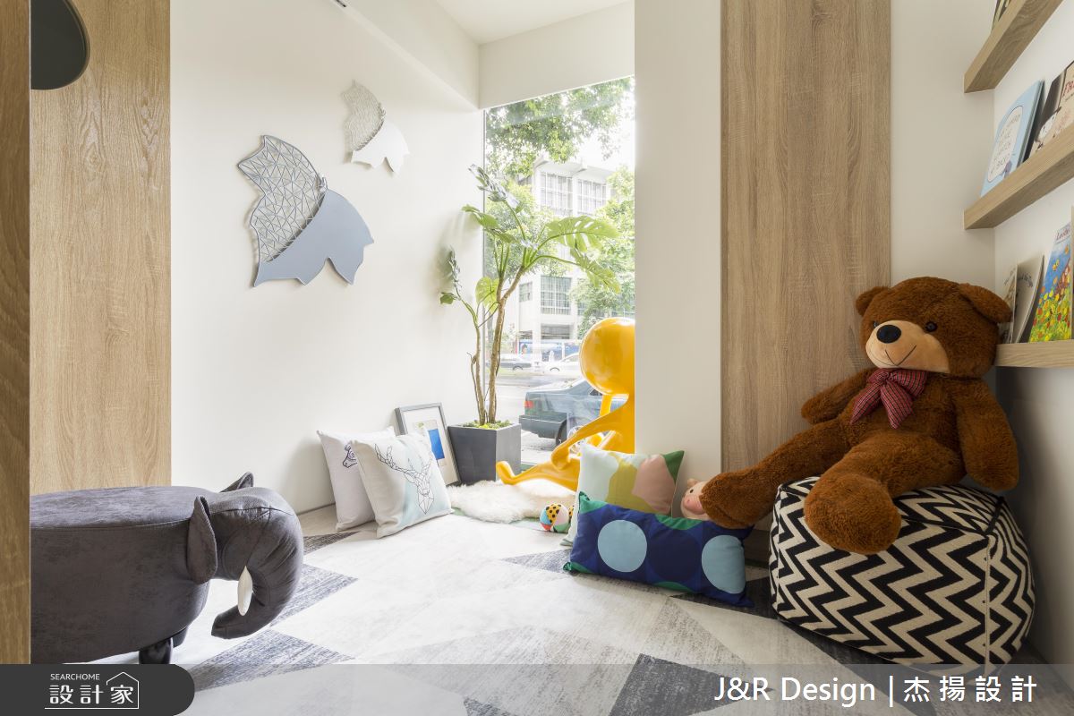 現代老宅讓小孩愛上美語！樹屋、洞穴帶他們邊玩邊學