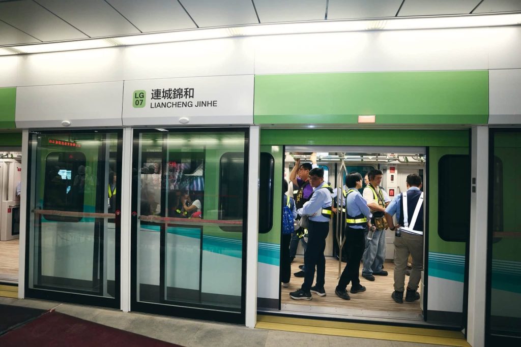 萬大線通車再近一步！雙北市長搭測試列車　未來中正紀念堂到中和高中僅1...