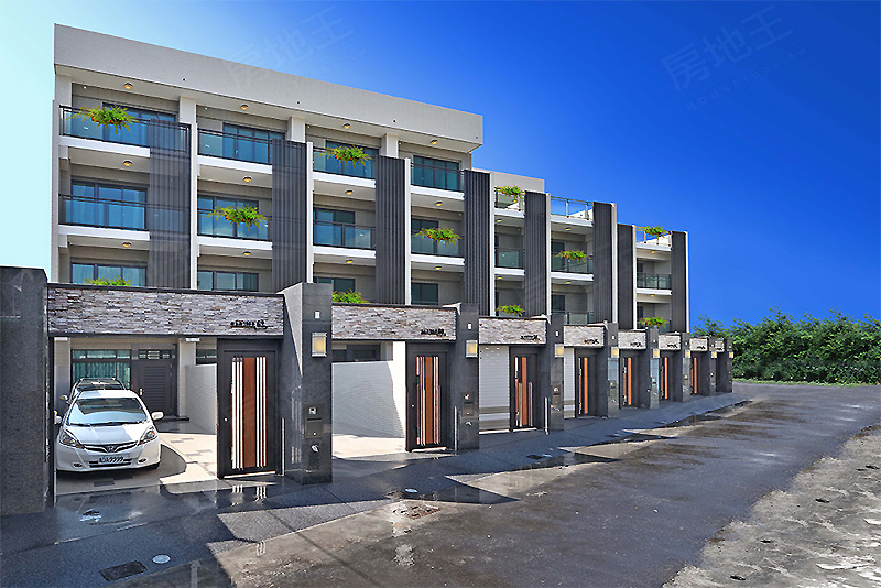 高雄市大樹區熱鬧商圈！黃金地段透天車庫別墅