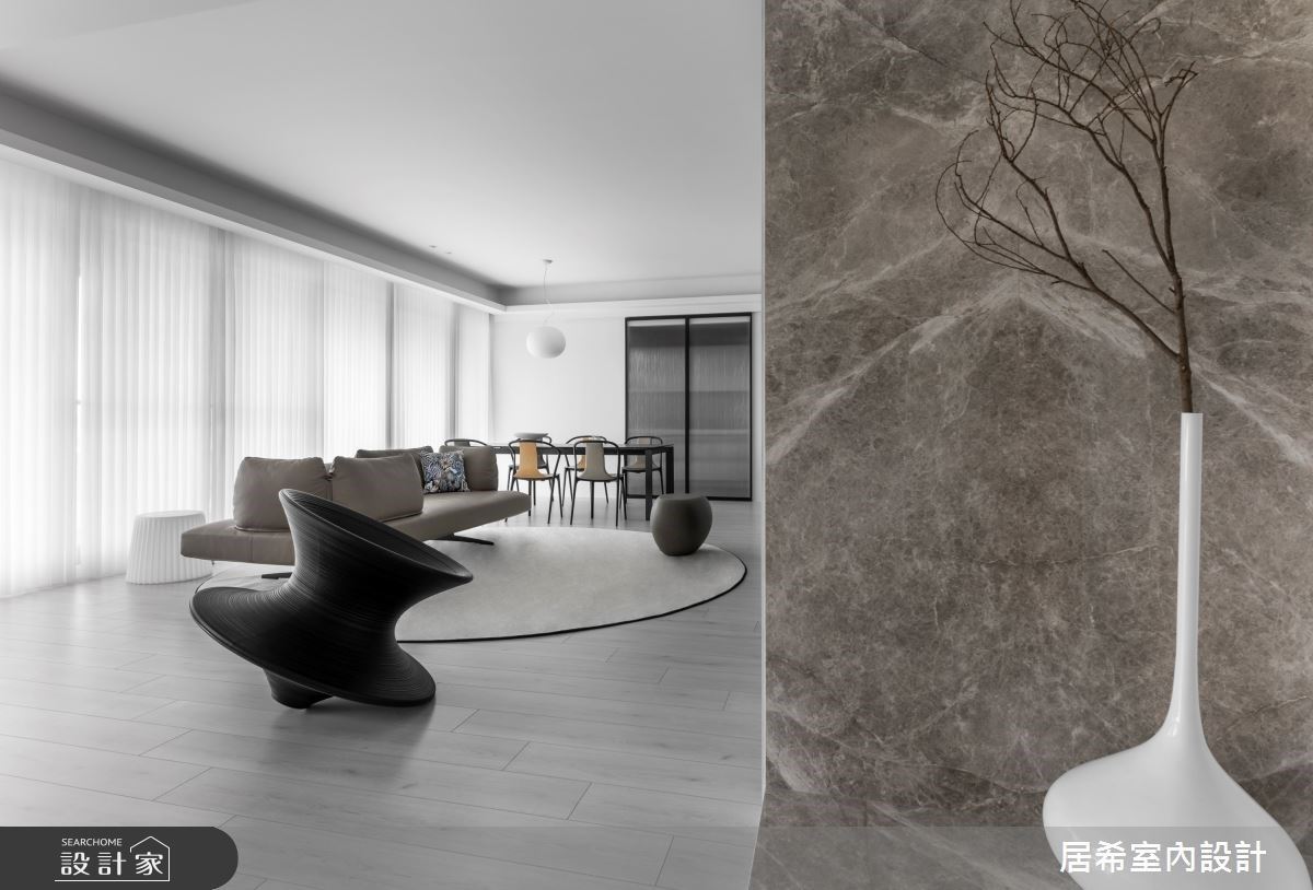 以白為純美理想，串聯玄關、客廳、餐廳引入優美窗景與精緻現代風