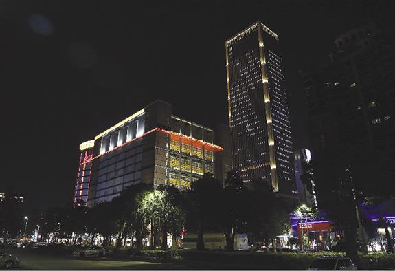 聯聚中雍大廈跨年燈光秀 吸睛