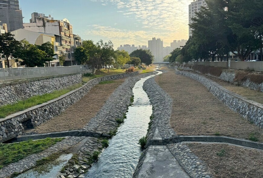 總薪資排行榜爆冷門：海運業奪冠、不動產業墊底，薪水差距令人咋舌 | M傳媒