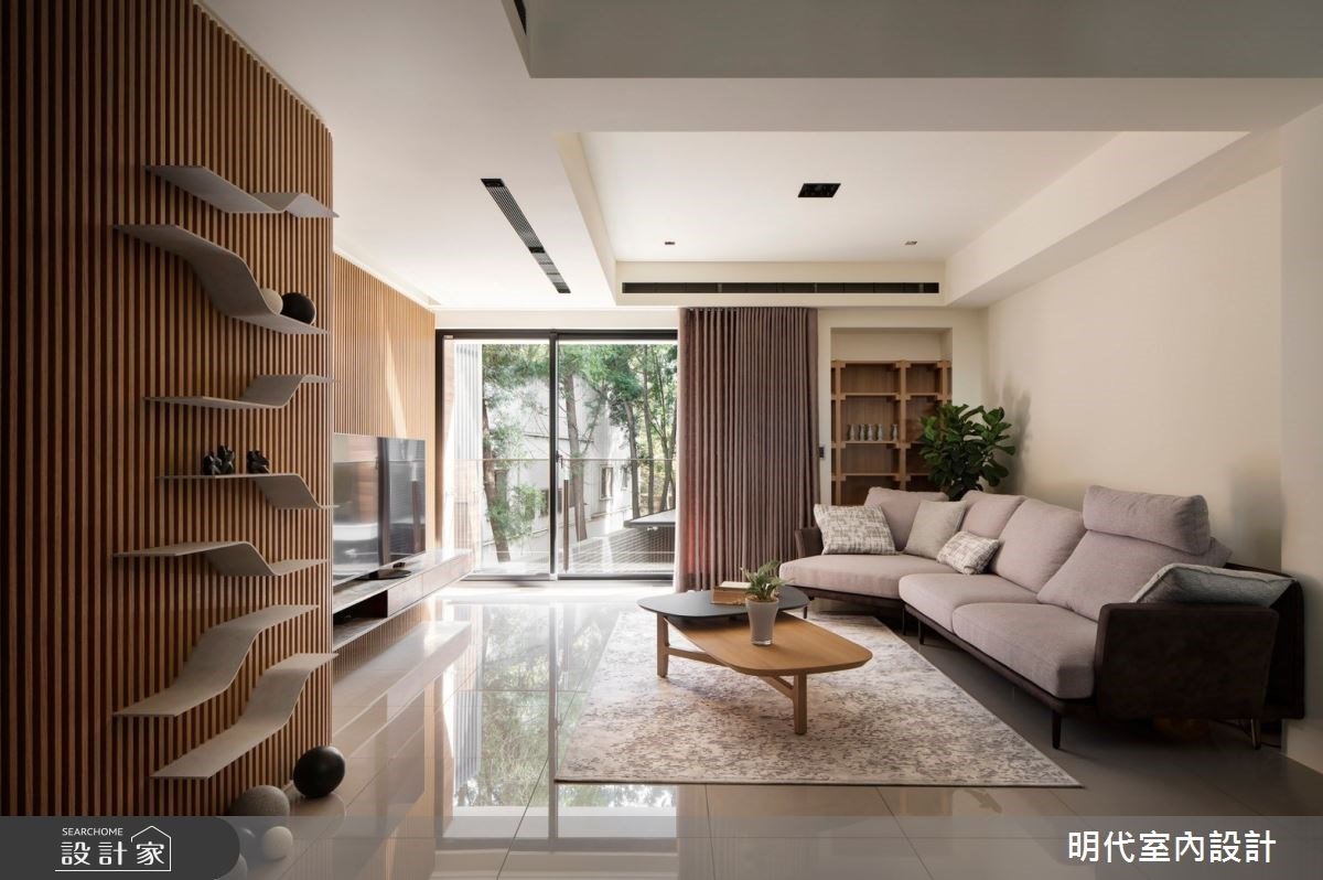 到樓上的咖啡廳觀景、品酒！75坪現代風自然宅，以暖心木格柵、綠意書寫...