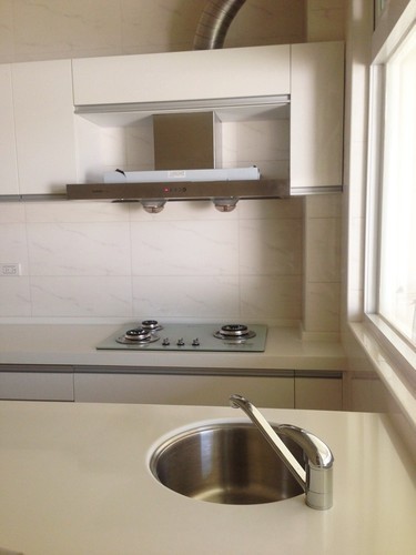 爐灶對水槽，家人感情糟！