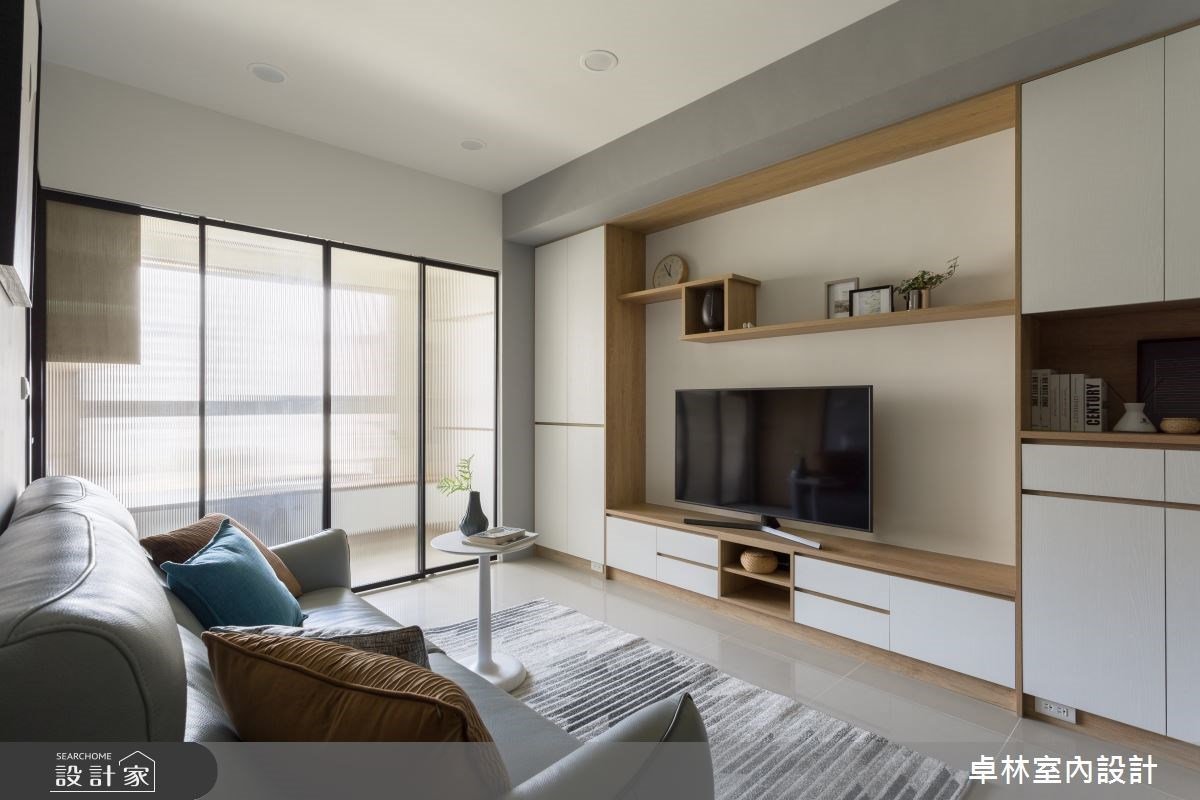 公仔收納牆、陽光臥榻書房！ 22 坪北歐宅以玻璃拉門放大空間，享受舒適...