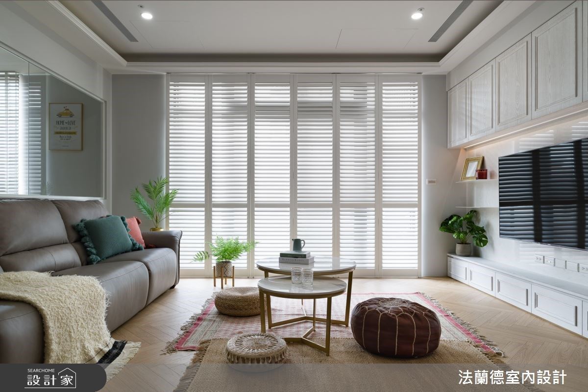 白色百葉窗讓家自帶美肌濾鏡！廚房地坪鋪設花磚、植入夢幻更衣間成就夢...