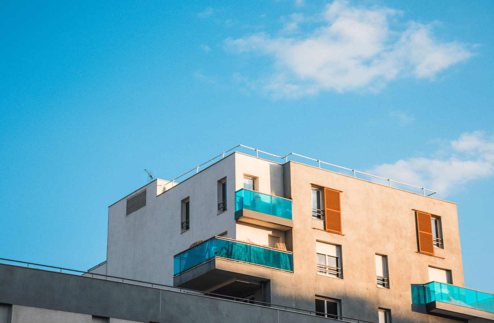 租賃條例新制實施：租期保障與漲租限制，會讓社會住宅更難搶嗎？