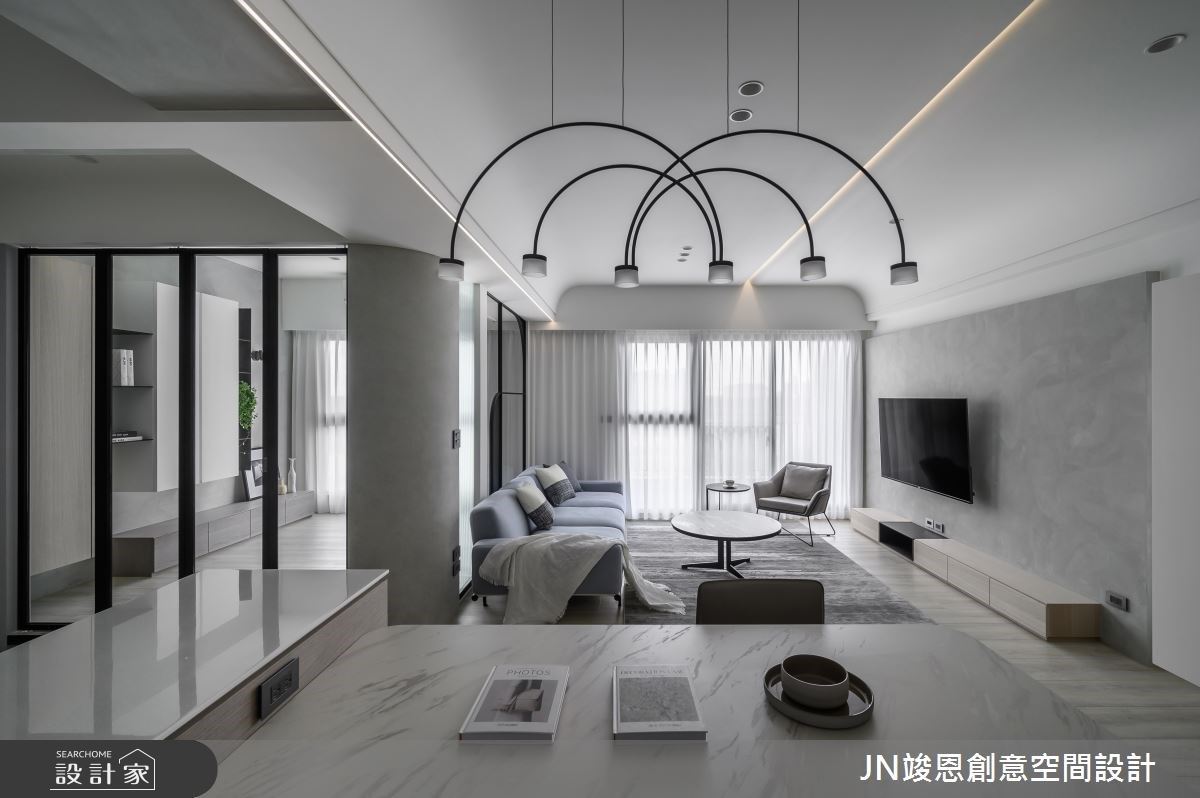 剛柔並濟的質感生活！35坪簡約現代風，以光帶、弧線捕捉流動美感