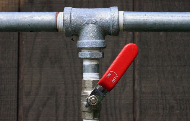 買大樓遇「該死水錘聲」睡覺崩潰戴耳塞 他砸10萬隔音仍無解