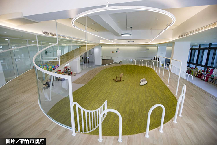 竹市北區親子館啟用 打造浮島樂園