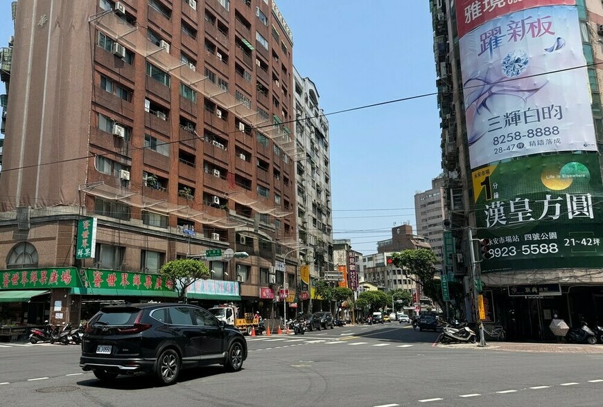 外牆掛廣告會自住優惠不見？稅務局：只要兩條件不變，土增稅仍算自住！ ...