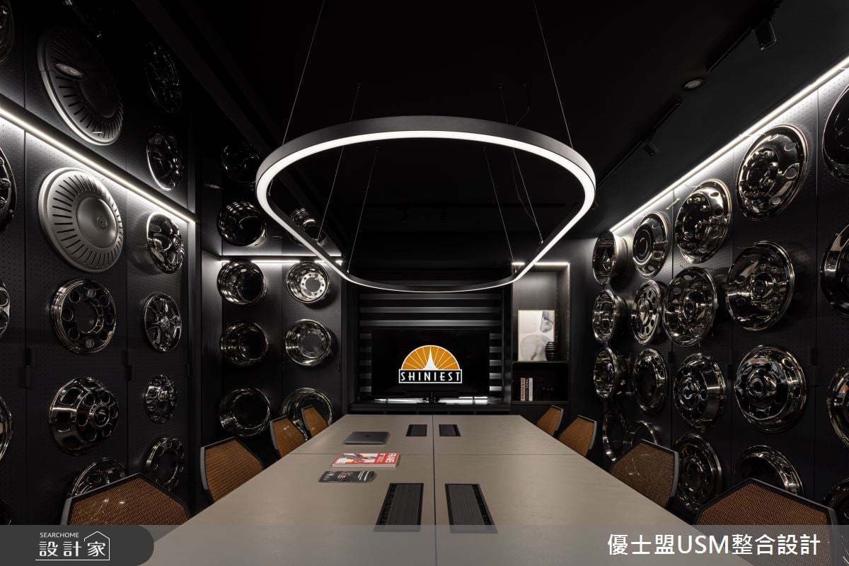 穿梭時空的輪框殿堂，科技與色彩精彩交融現代工業風