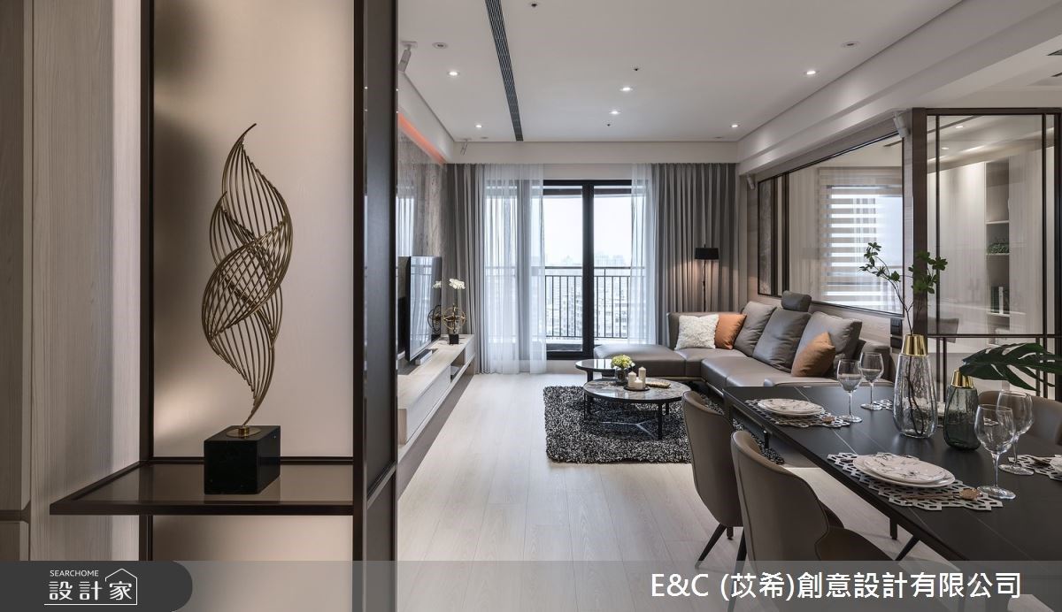 用玻璃拉門引光入室！35 坪飯店風住宅開啟四房兩廳的明朗