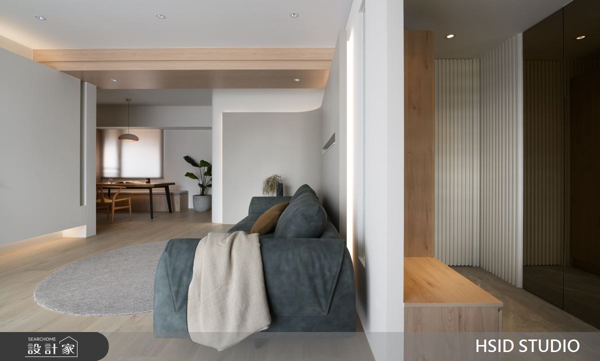 別讓裝潢把空間塞滿！28 坪中古屋將展示收納融入牆面設計，建構屬於屋主...