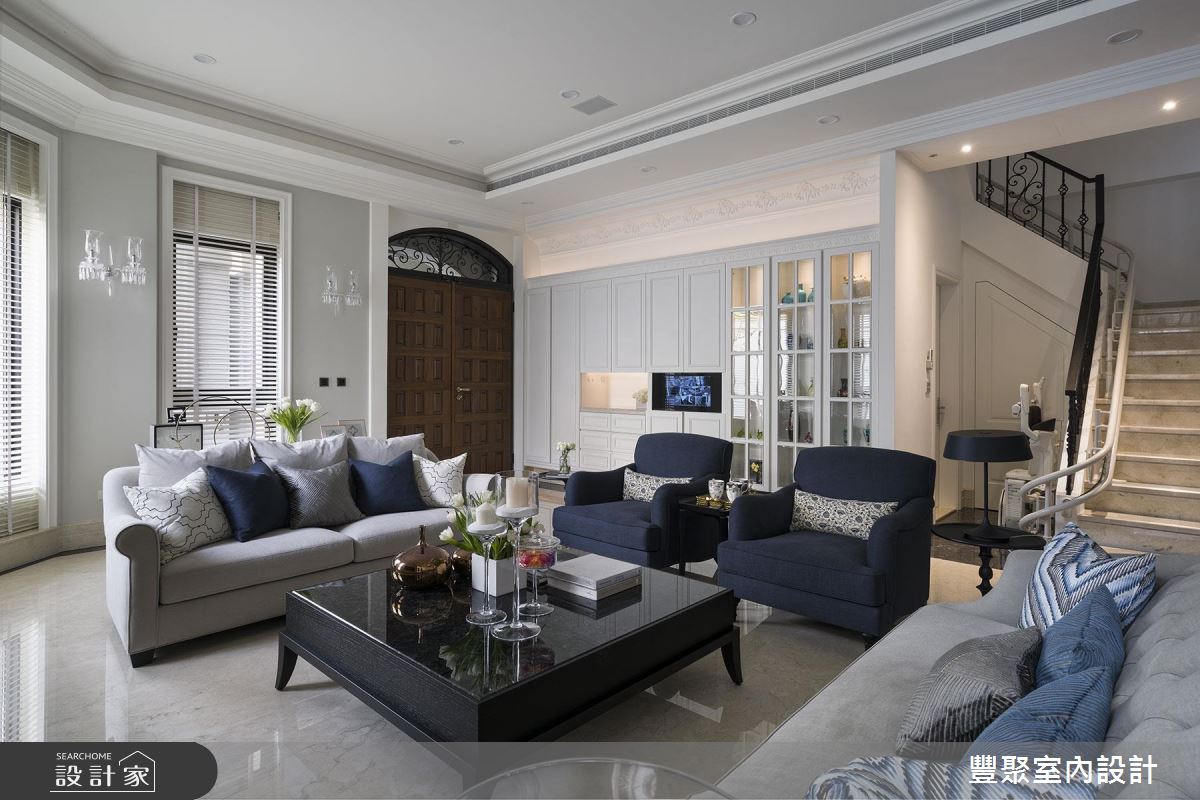 退休進駐歐式城堡！宛如國王的新古典風情