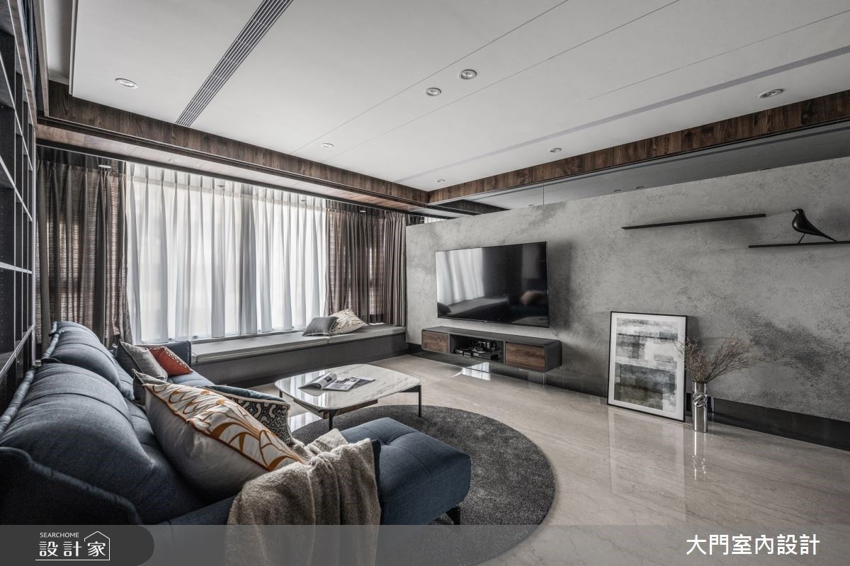 打從心底覺得安穩！木質混搭清水模塗料，將 43 坪中古屋打造成醫生品味...