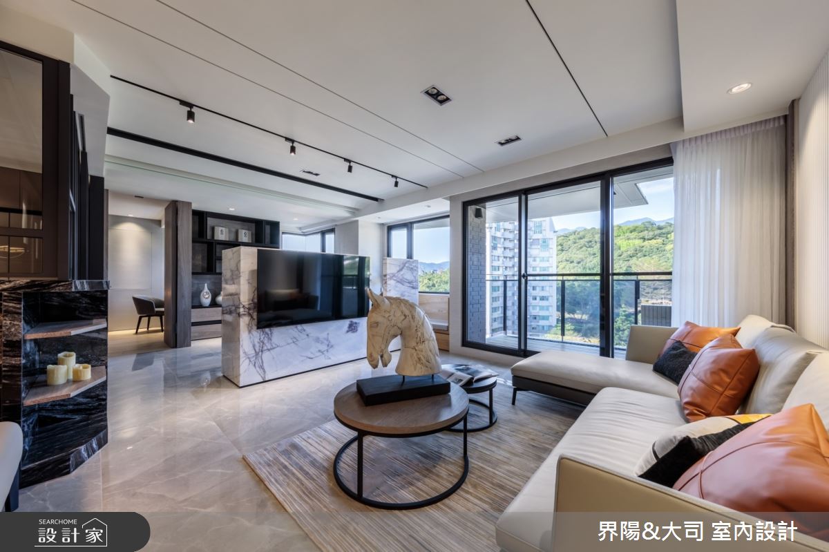 延攬絕美景觀48坪現代風宅邸！半高電視牆、玻璃隔間與鏡面，盈滿自然與...