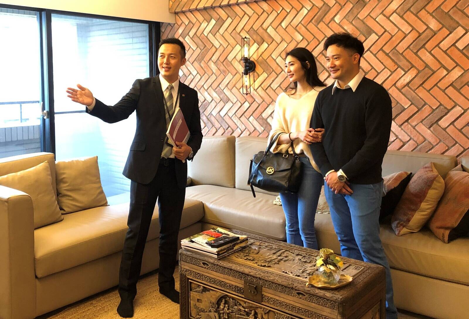 「買賣價金履約保證」制度,可降低交易風險、保障買賣雙方交易安全。 「買賣價金履約保證」制度,可降低交易風險、保障買賣雙方交易安全。