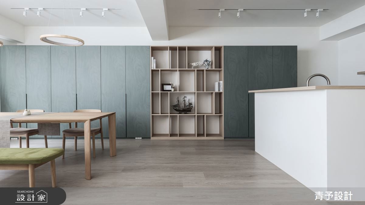 老屋翻修24坪現代風小宅，以深墨綠與洞洞板開展家的新秩序