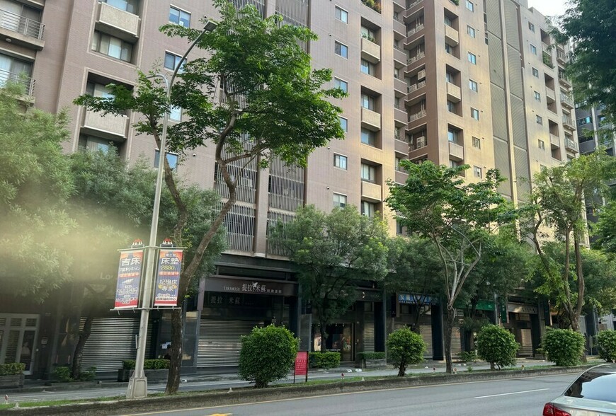 開名車去看房，房仲態度會不一樣嗎？網友怨房仲「問什麼都回：就你看到...