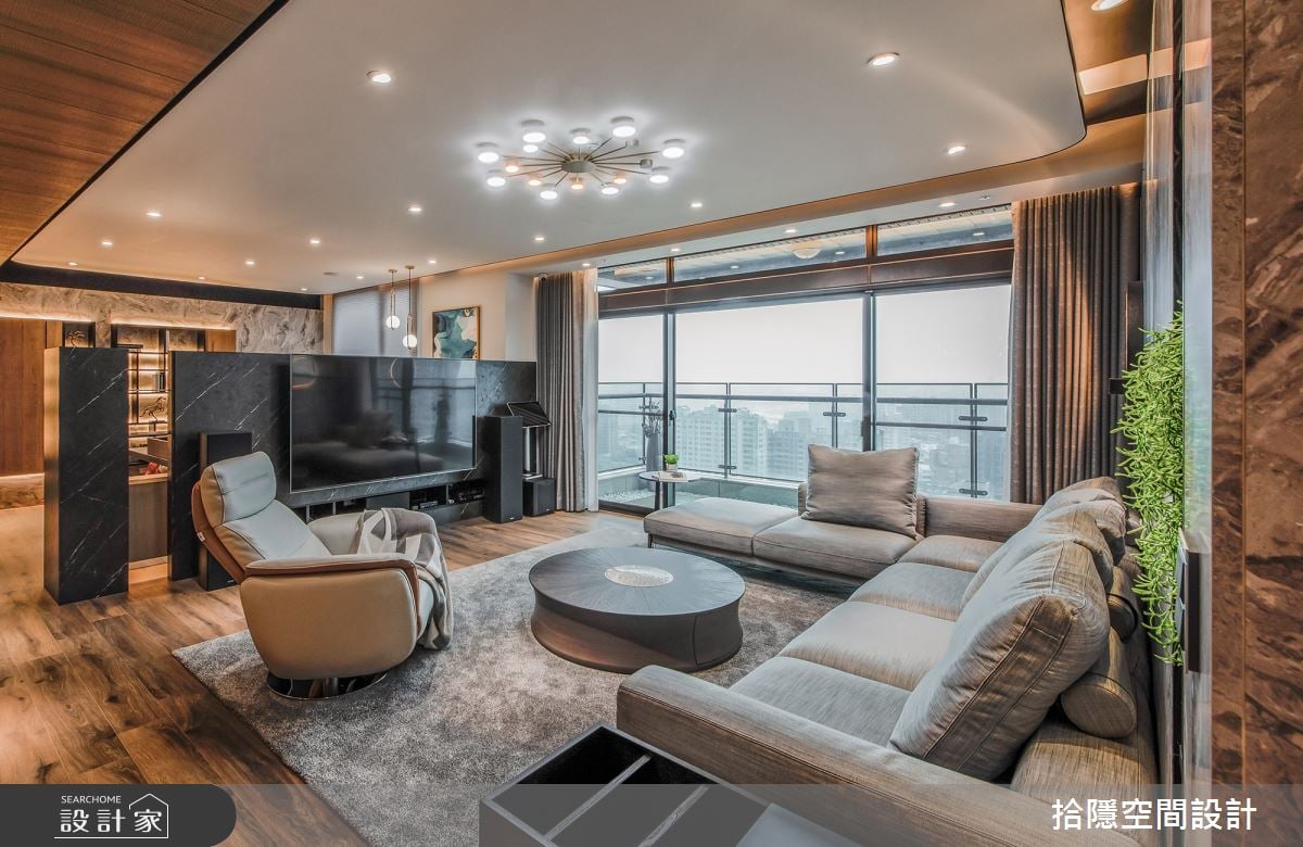細膩的建材配置及協調的開放式格局，引入流暢的通風和景觀實現一家三口...