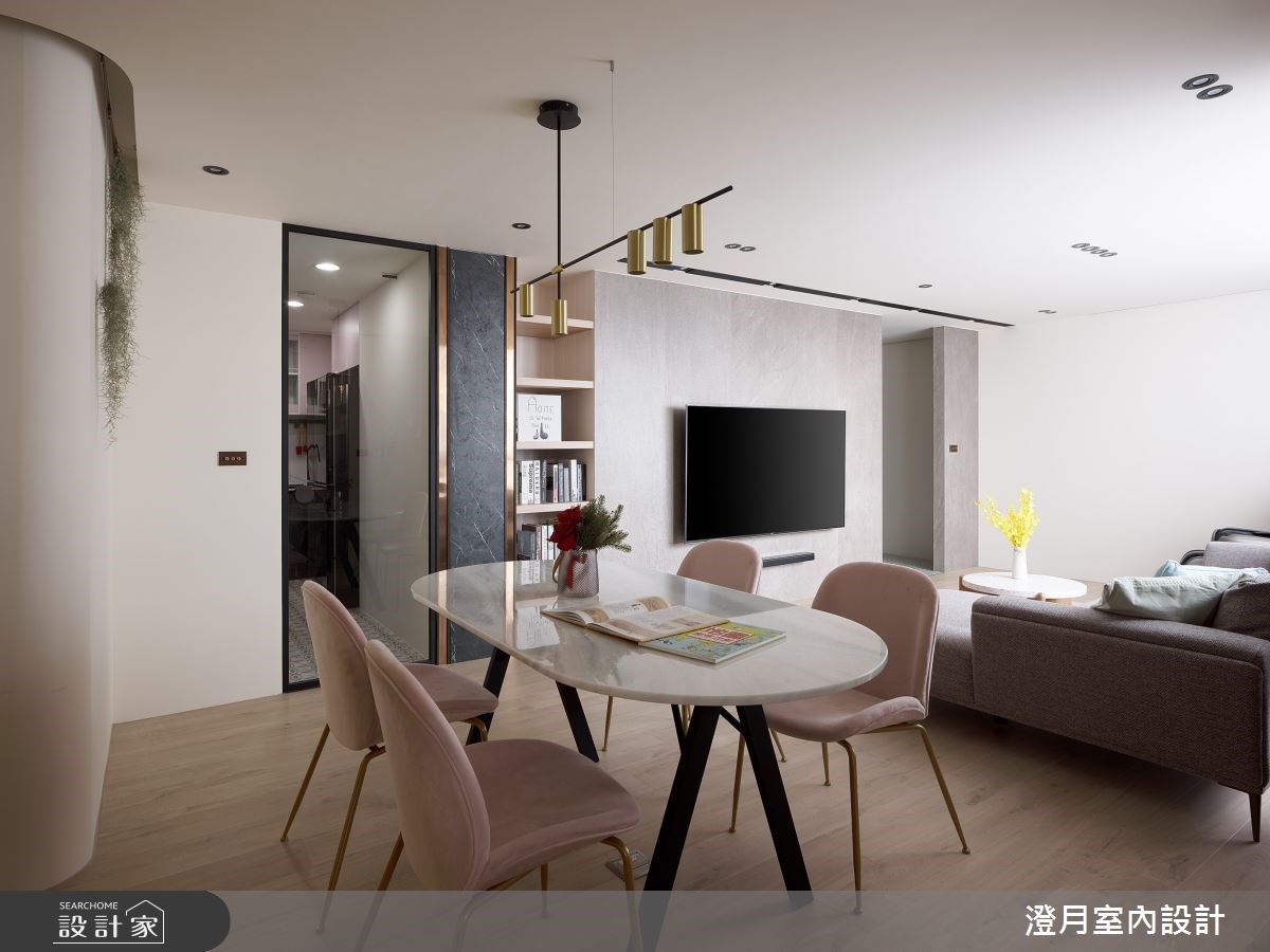 自然感現代風毛胚屋，以自然材質、完善收納、舒適採光讓一家5口都好住