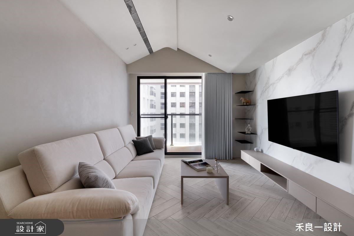 台中 25 坪中古屋化身精品現代豪宅！造型天花與藝術塗料，建立一家三口...