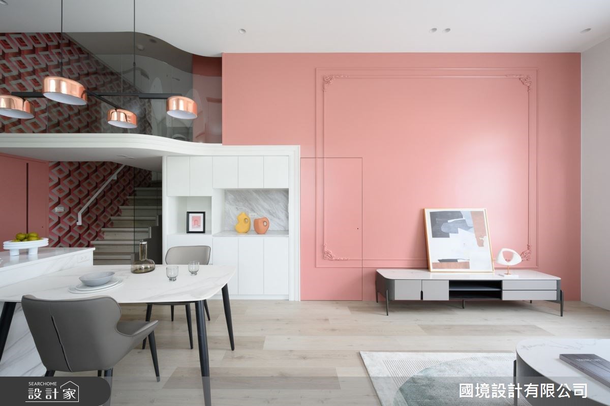 粉嫩北歐風的無壓清新感！加上夾層設計，創造親子宅的機能最大值