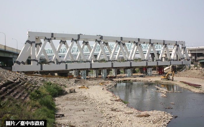 台中捷運綠線 高架鋼構橋樑全數完工