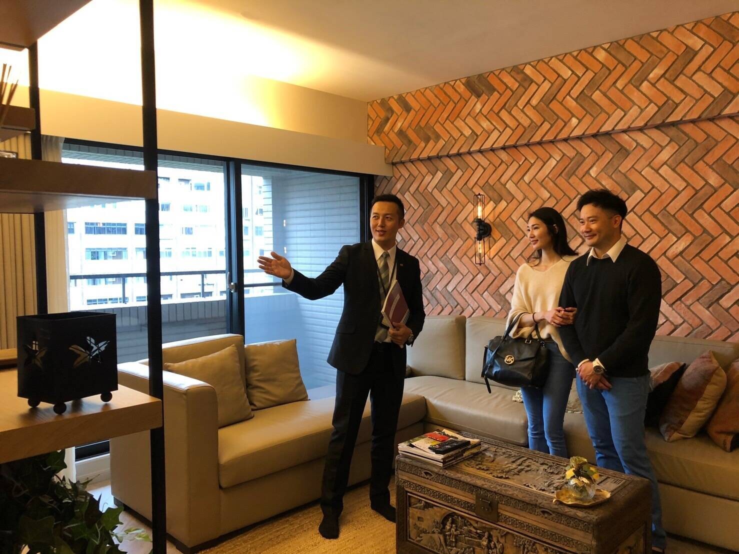 信義房屋也首創「凶宅安心保障服務」，提供最高原價買回的補償，盼助消費者安心成家。圖為示意示意畫面。