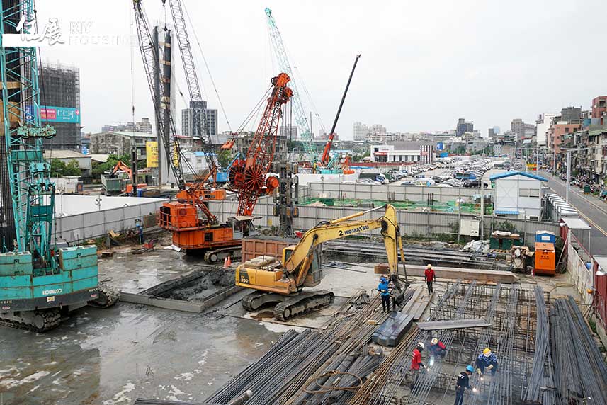 禍不單行！一天兩起工安意外 高雄工人慘遭活埋　