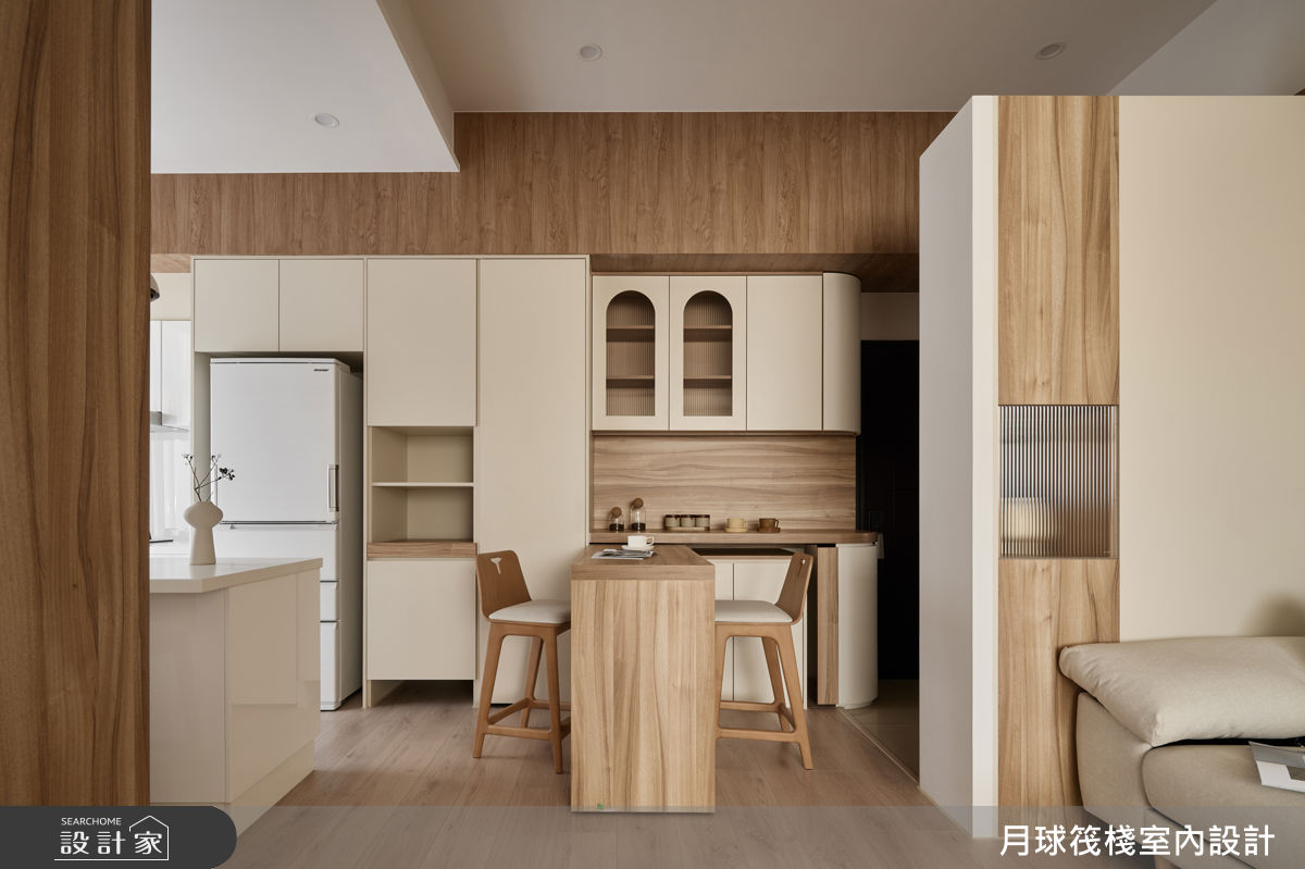 11坪兩房兩廳日式無印風,可收納餐桌與彈性拉門實現機能宅