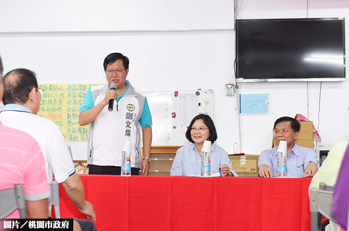 鄭文燦視察新屋　再開建設支票