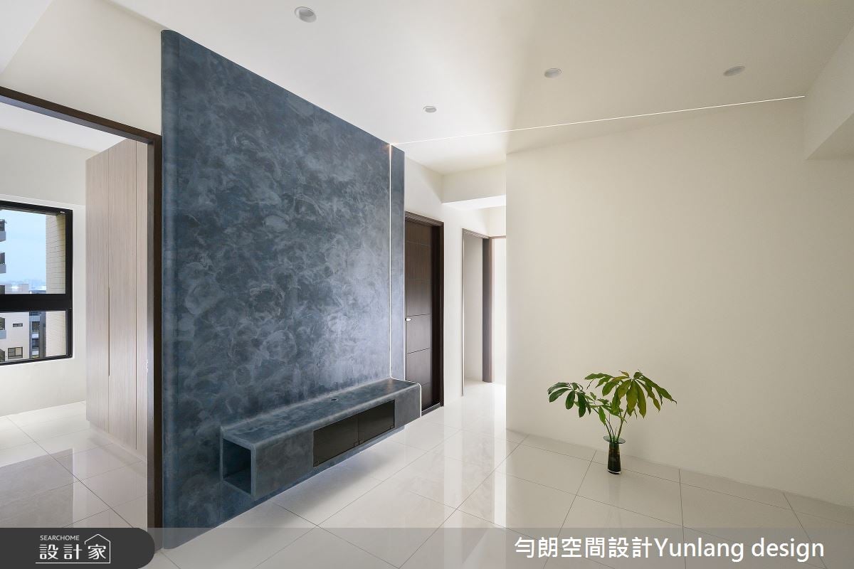 開箱新婚夫妻的14坪小宅，以電視牆為主角為生活畫龍點睛