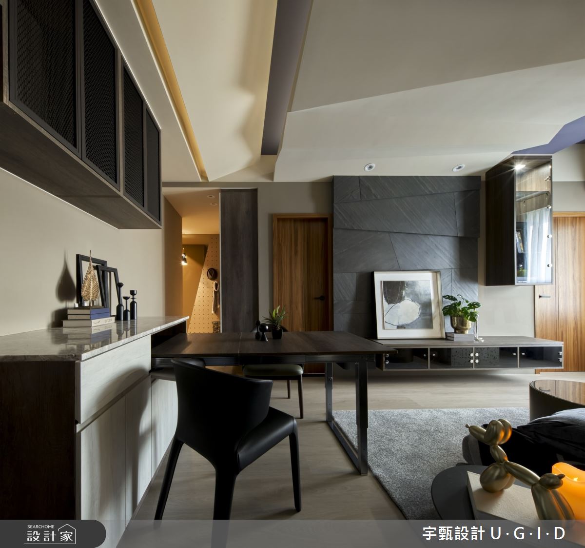 滿載機能13坪現代風小宅！吧檯兼書桌、洞洞板收納與端景角落，乘載日常...