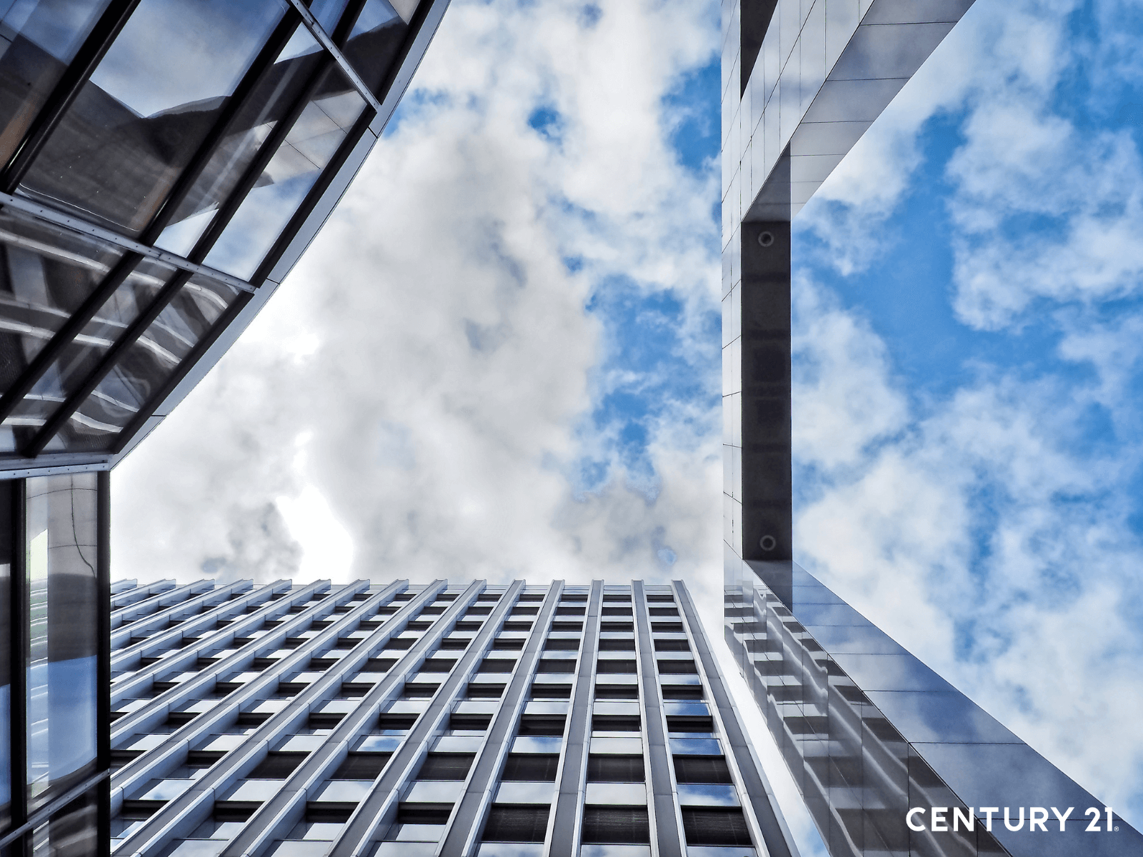 ISSUE 03：挑選物件時最好有一定的棟距，棟距將影響採光、隱私。（圖片來源_21世紀不動產）