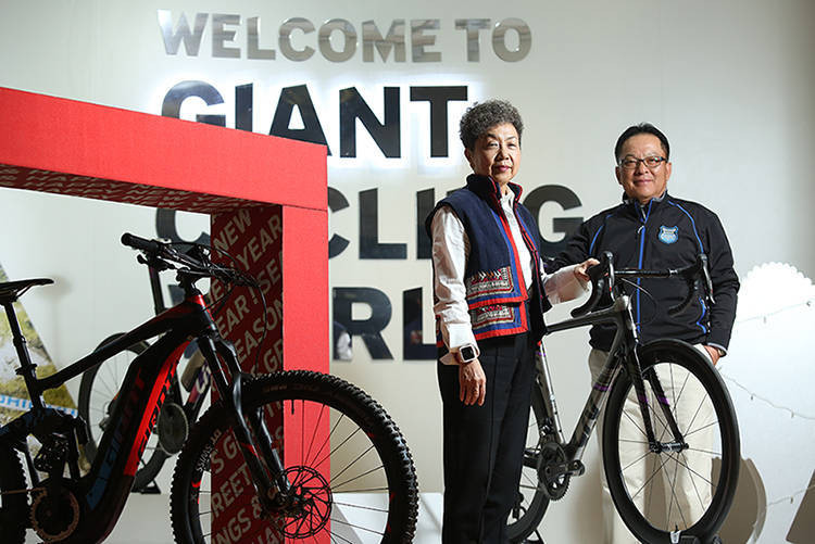 巨大集團第二代 杜綉珍、劉湧昌接棒