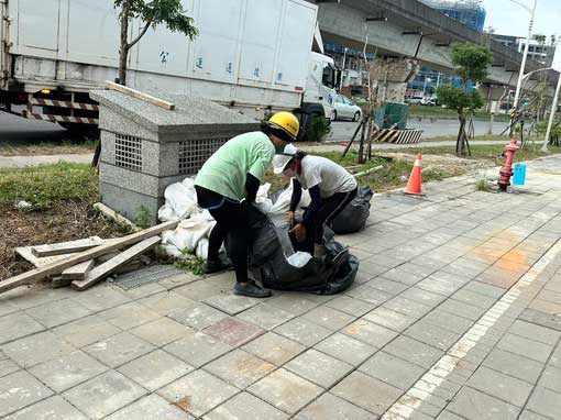 桃園A7建商蓋房壓壞人行道　5工地勒令停工　