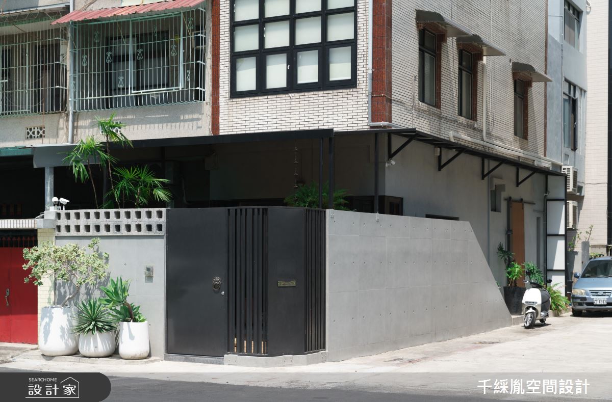 長型老屋整裝再出發！敞開大門，變身設計師的日光工作室