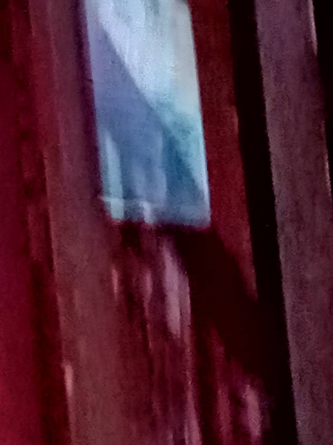 跟靈異體質同事看屋！女房仲驚「這間拍照都模糊」結果不意外