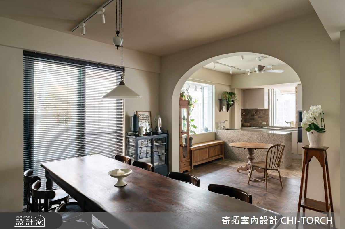 打通老宅任督二脈！三角窗轉角植入綠意，法式庭園、復古老件家具化身絕...