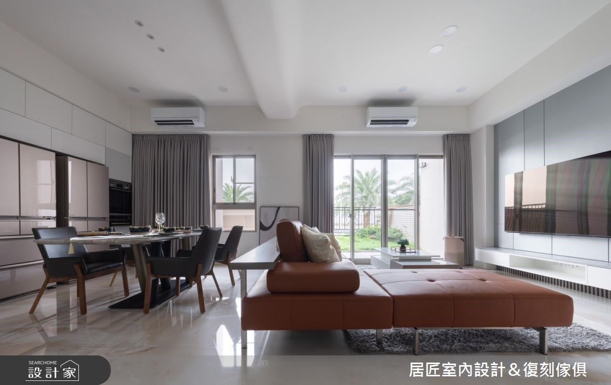 現代風透天別墅系統與木作共構豐富收納，低飽和度色系有效讓人沉心靜氣