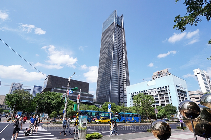 南山廣場頂樓辦公室 每坪月租金逾5千元