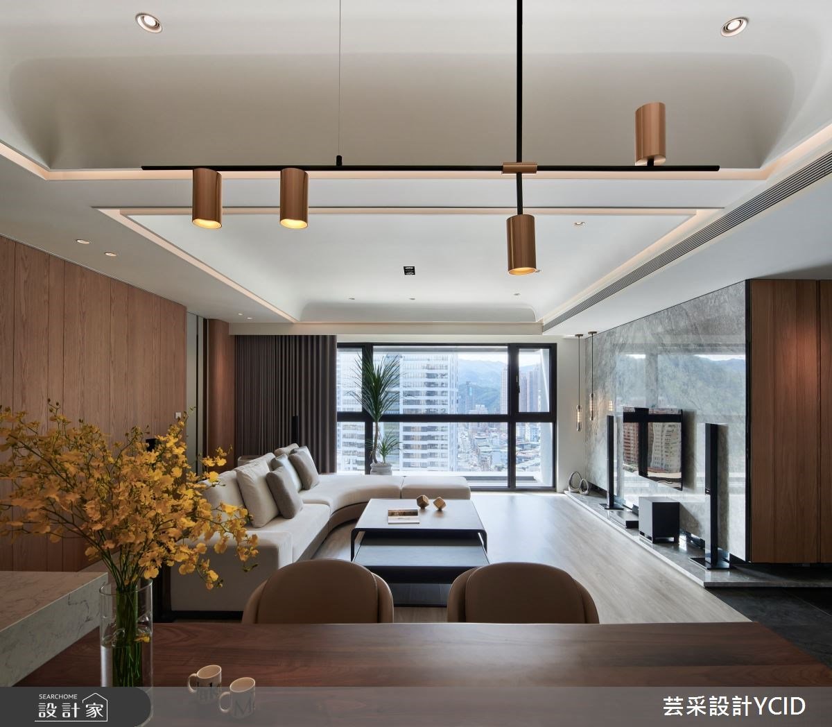 有愛貓奔跑、孩子歡笑的家！藍天綠意下的木質系混搭宅，迎來最簡單的幸...